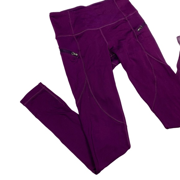 EUC Lululemon Tech Tights (6) - Picture 5 of 8